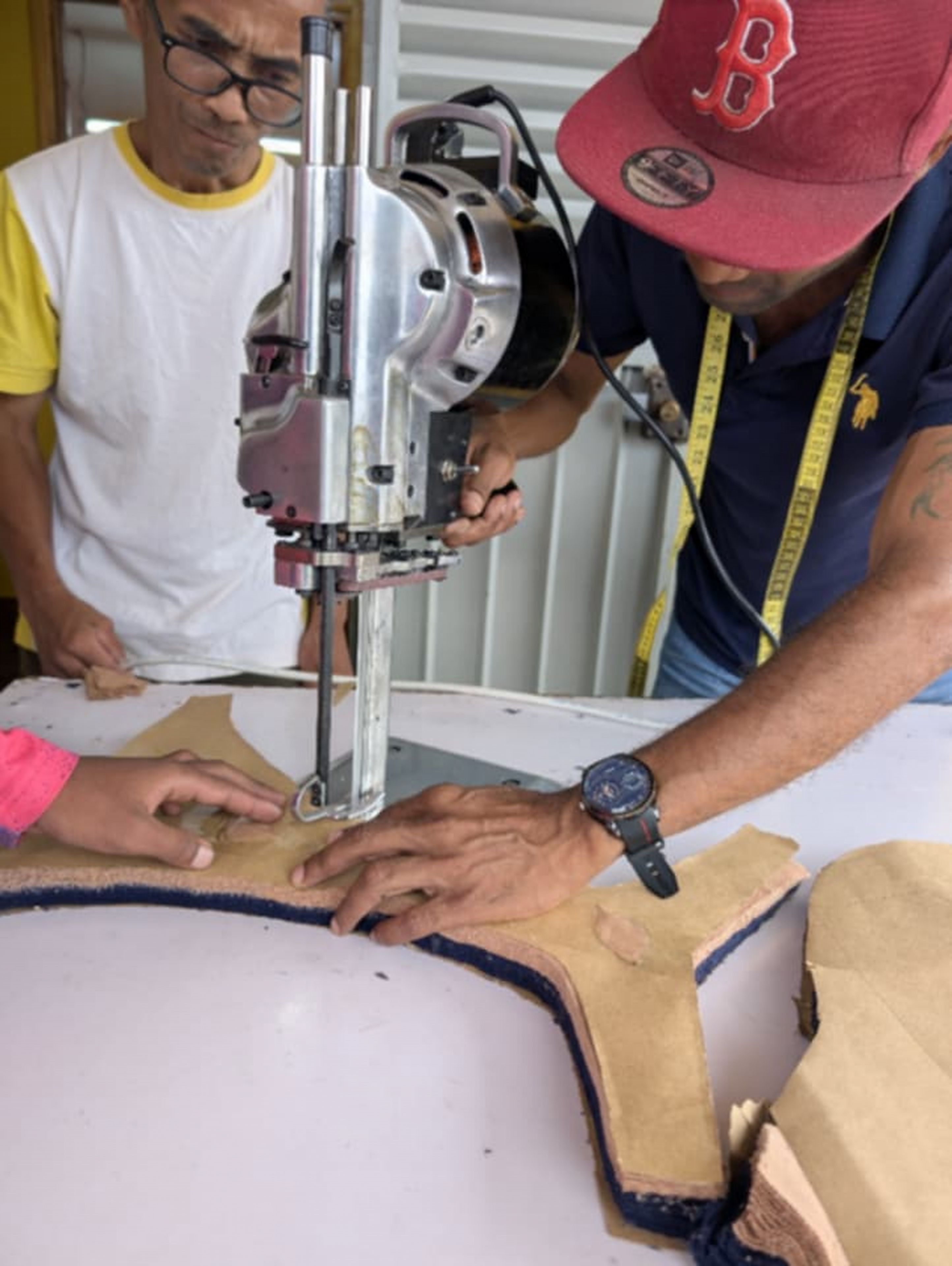 Stock de matières textiles professionnelles à l'atelier